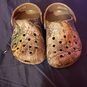 Crocs real tree camo size 6c
